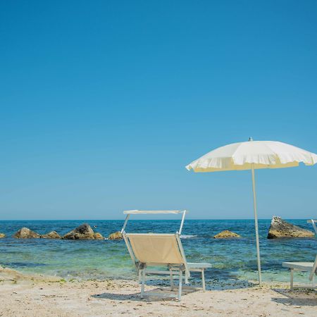 Hotel Riva Del Sole Giovinazzo Bagian luar foto