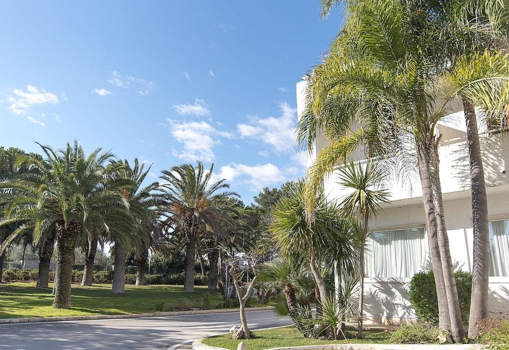 Hotel Riva Del Sole Giovinazzo Bagian luar foto
