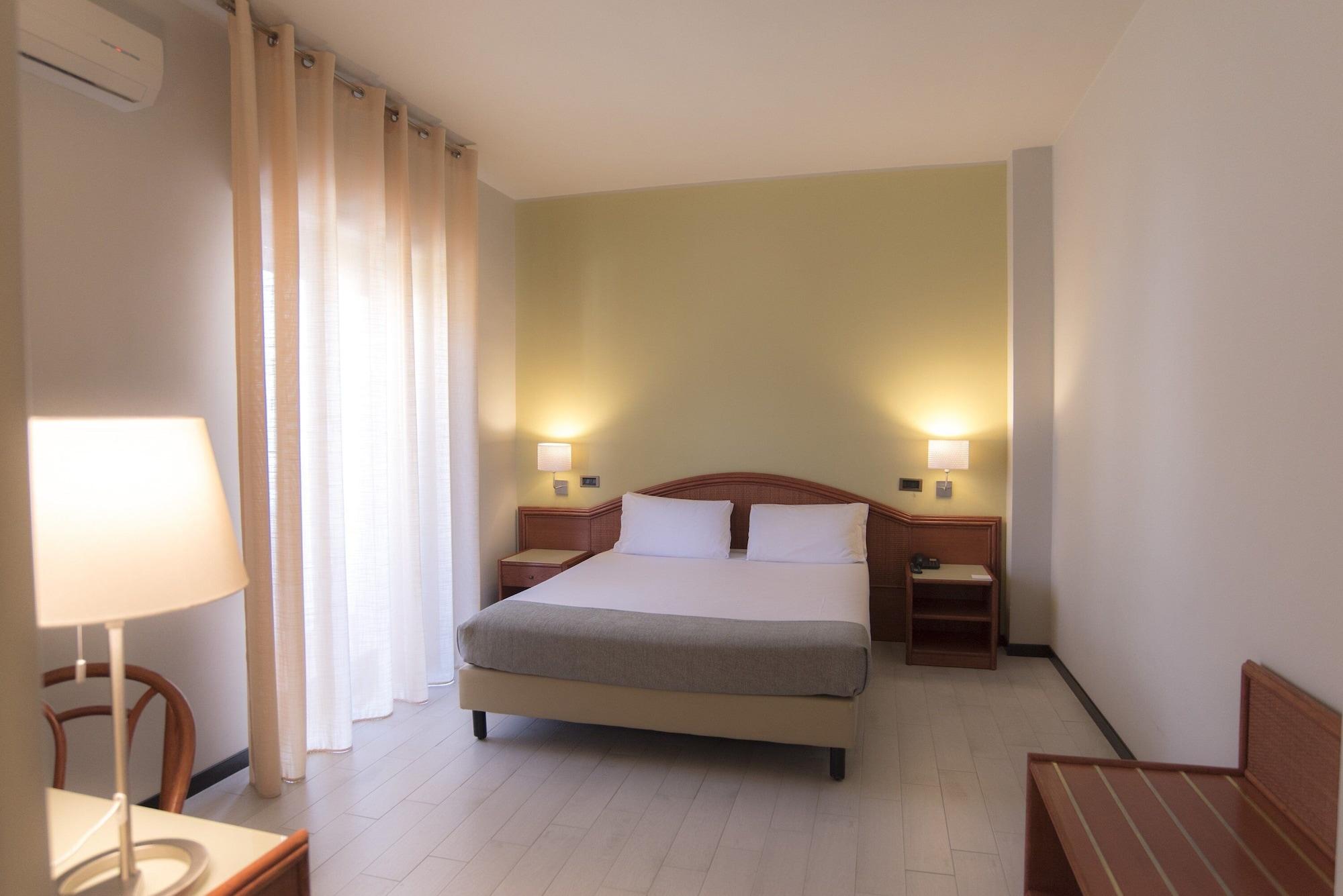 Hotel Riva Del Sole Giovinazzo Bagian luar foto