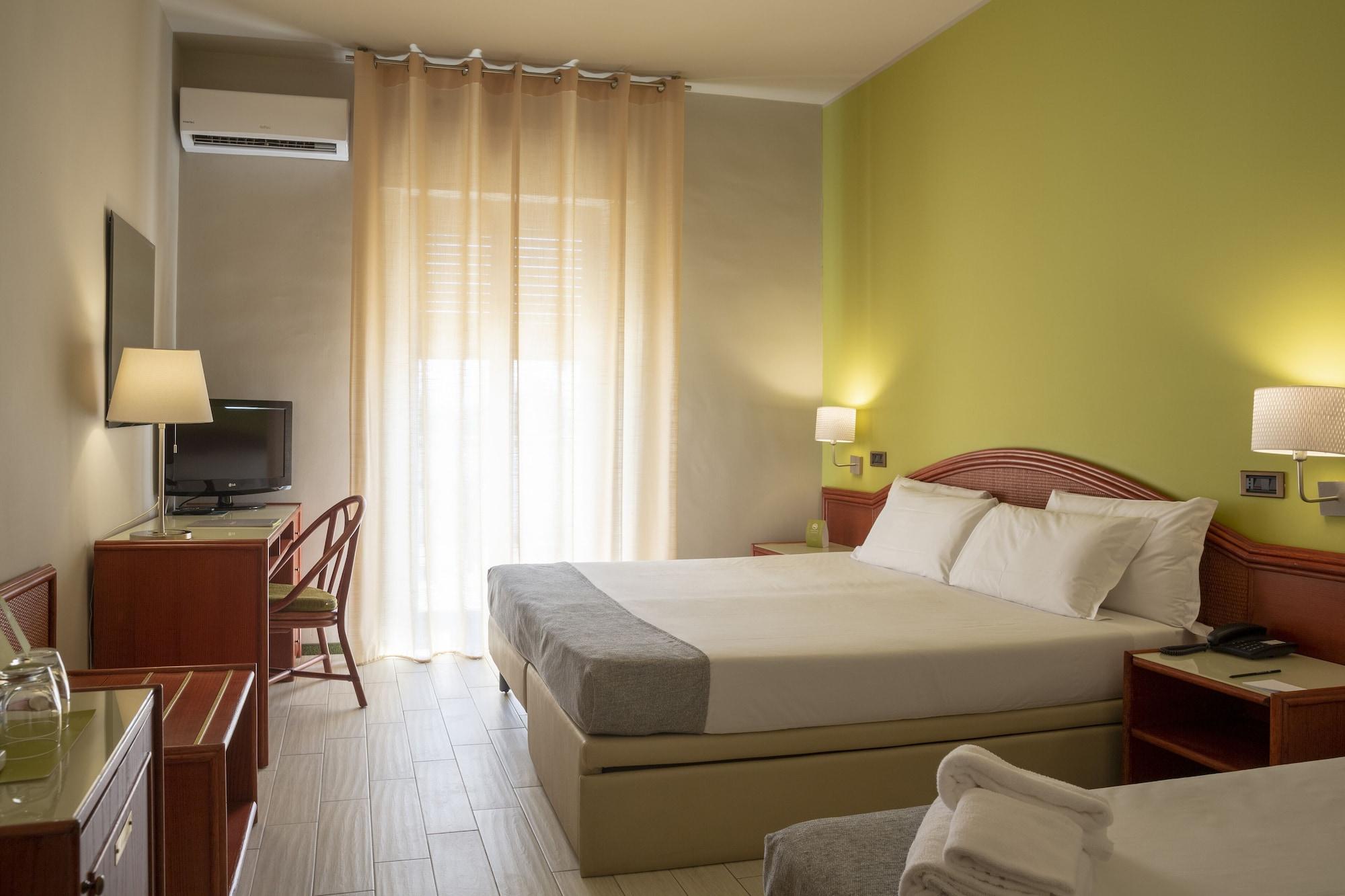 Hotel Riva Del Sole Giovinazzo Bagian luar foto