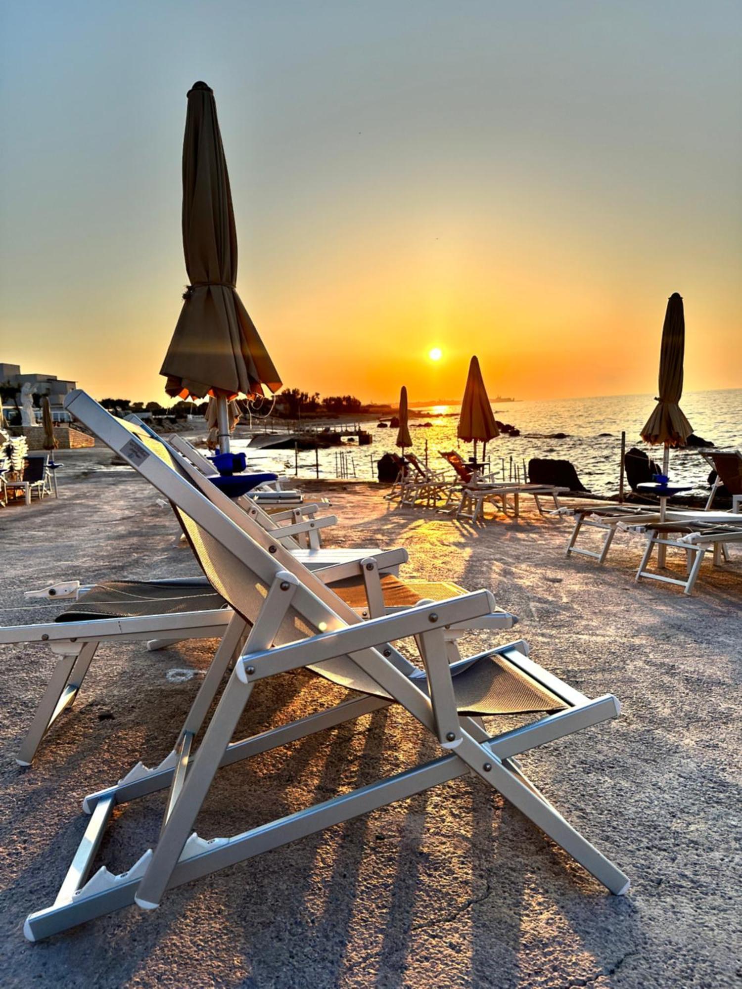 Hotel Riva Del Sole Giovinazzo Bagian luar foto