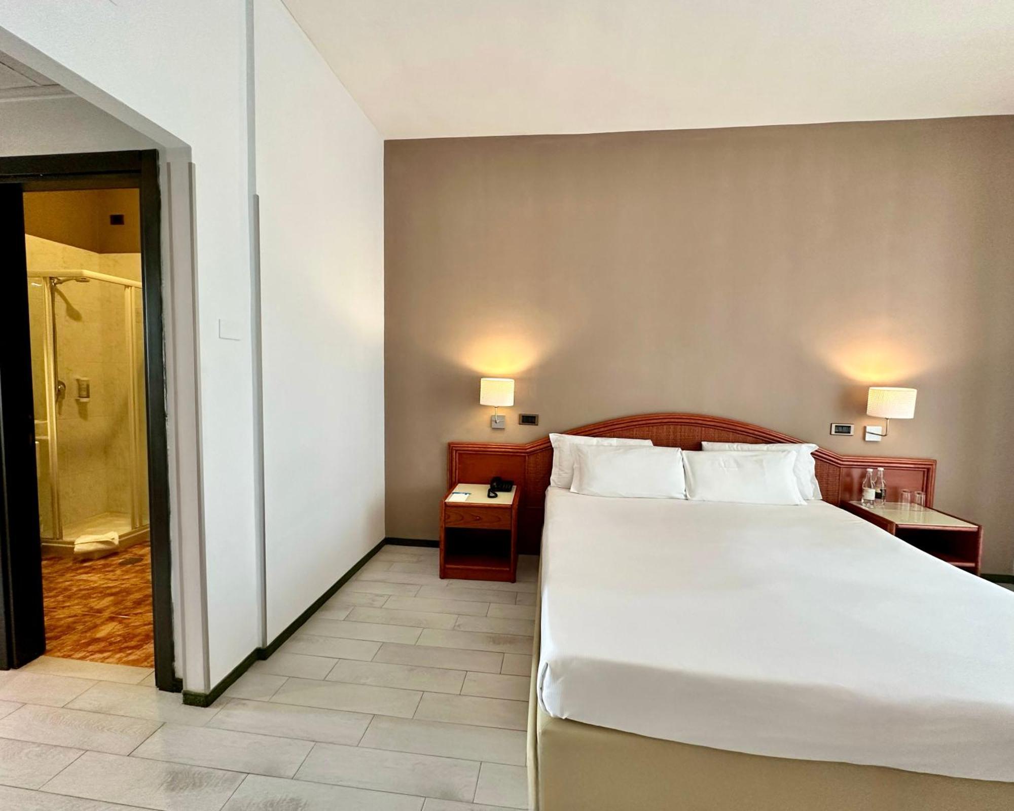 Hotel Riva Del Sole Giovinazzo Bagian luar foto