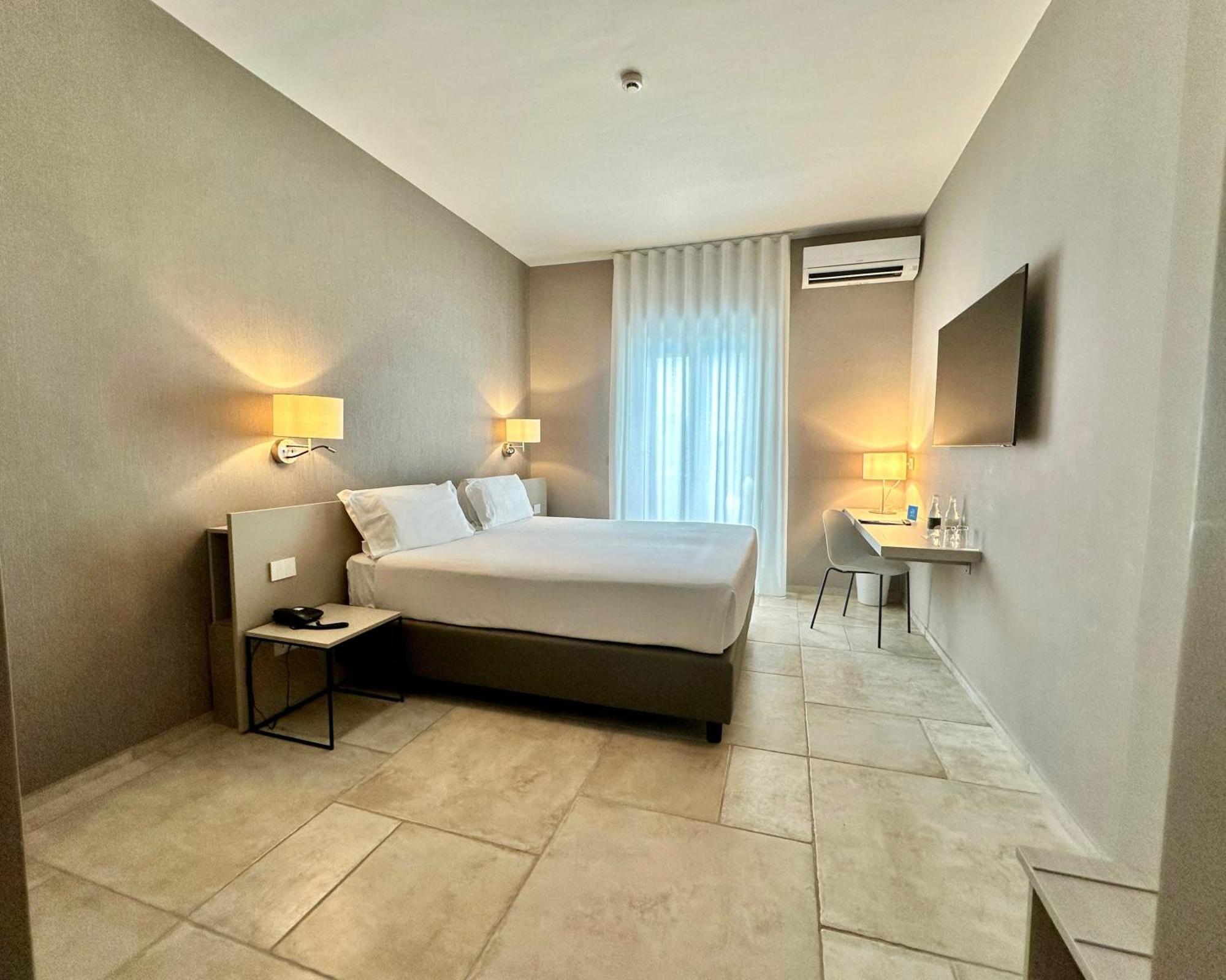 Hotel Riva Del Sole Giovinazzo Bagian luar foto
