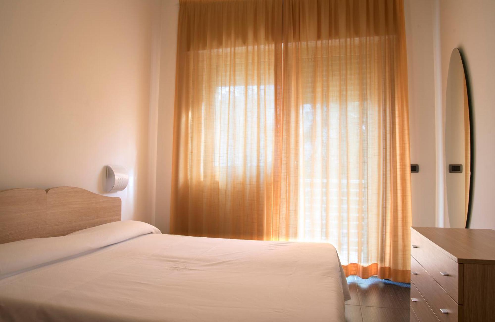 Hotel Riva Del Sole Giovinazzo Bagian luar foto