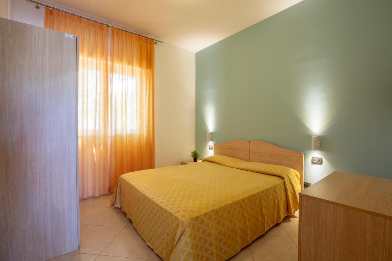Hotel Riva Del Sole Giovinazzo Bagian luar foto