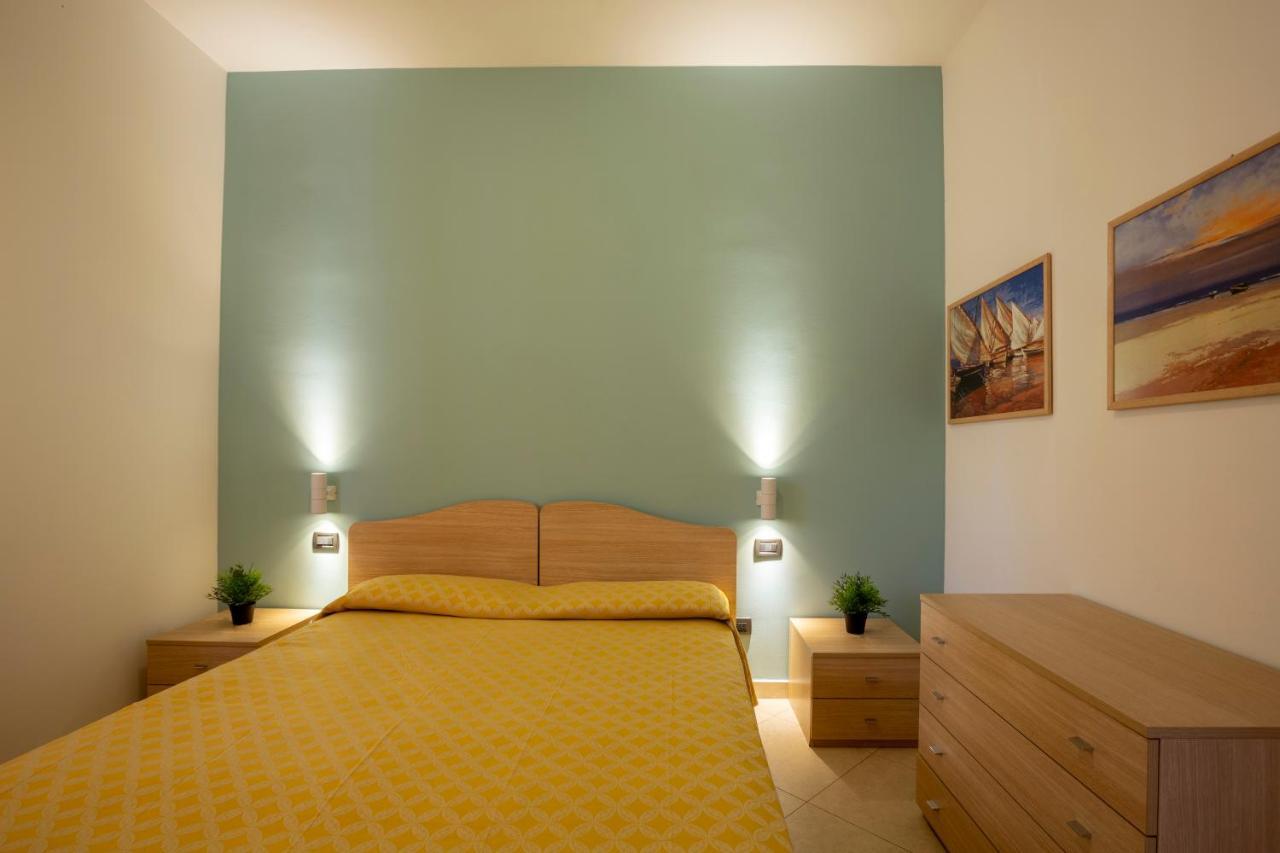 Hotel Riva Del Sole Giovinazzo Bagian luar foto