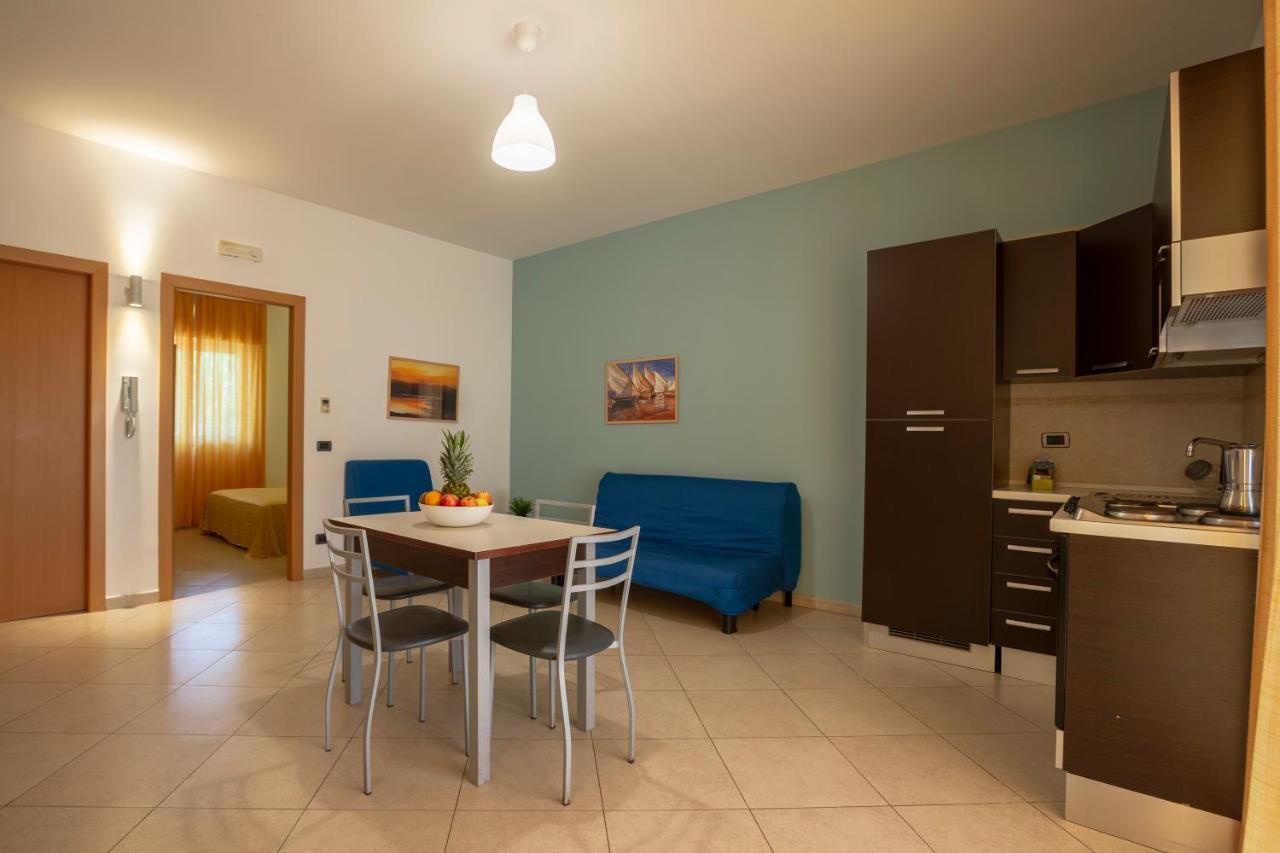 Hotel Riva Del Sole Giovinazzo Bagian luar foto