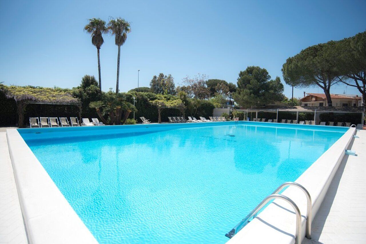 Hotel Riva Del Sole Giovinazzo Bagian luar foto
