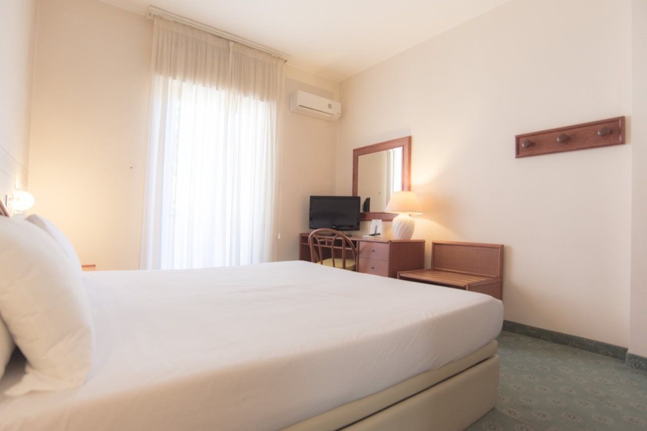 Hotel Riva Del Sole Giovinazzo Bagian luar foto